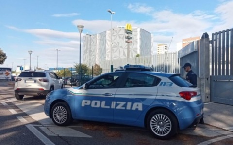Nascondeva la droga negli slip, 19enne beccato con 13 grammi di hashish