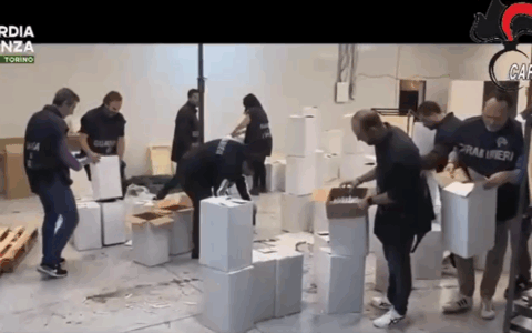 Operazione “Chain Smoking”: Guardia di Finanza e Carabinieri di Torino smantellano rete di produzione illegale di sigarette e sfruttamento del lavoro