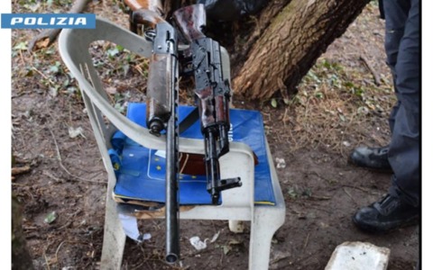 Operazione “Note stonate”: arrestato trapper che forniva le armi agli spacciatori