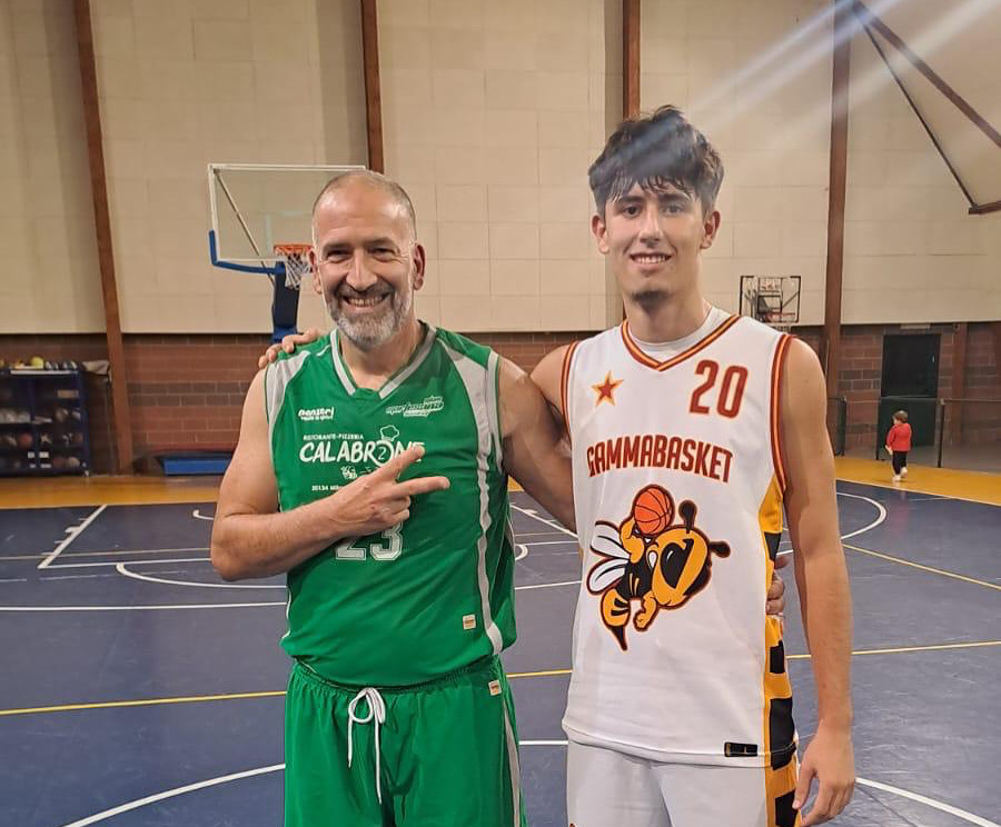 Padre e figlio sul parquet da avversari: “Quanta agitazione, ma me la sono goduta”
