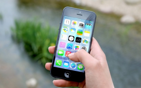 Perseguita marito e moglie con messaggi e fotomontaggi osceni: condannata una stalker