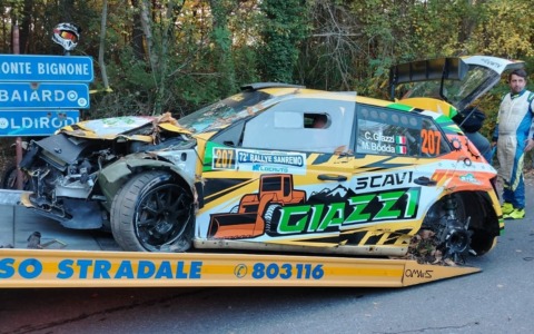 Primo schianto al 72° Rallye Sanremo. Subito fuori Banchini Giazzi e Bodda su Skoda Fabia