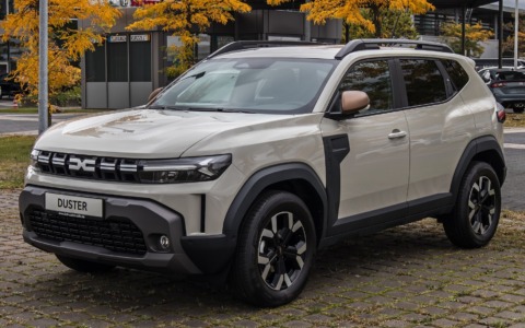 Problemi con il freno a mano, richiamo per Dacia Duster: i modelli coinvolti e cosa fare se c’è la vostra auto