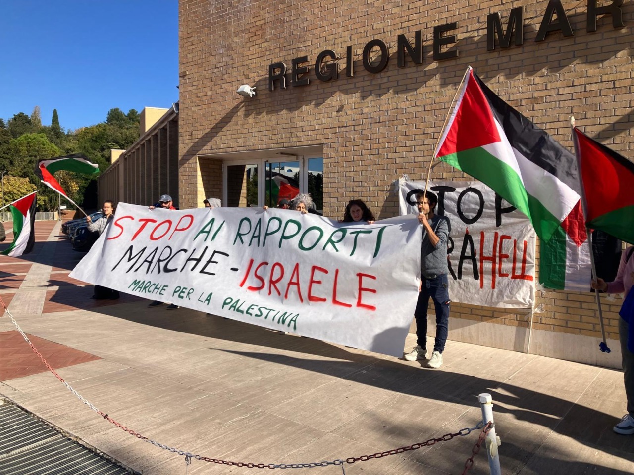 Protesta per Gaza alla prima seduta del Consiglio delle Marche