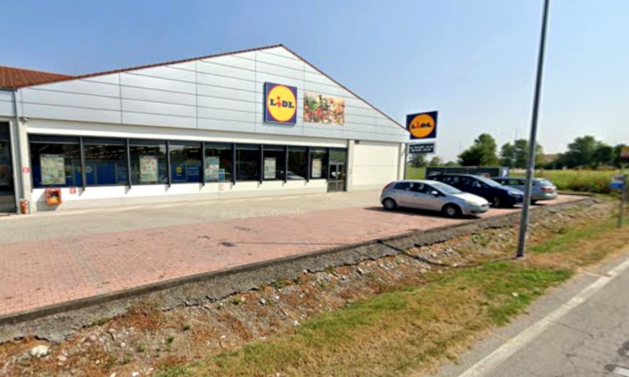 Ruba ben 1500 euro di merce dal Lidl: beccato e denunciato dai carabinieri