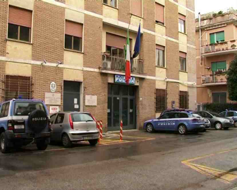 Ruba dei soldi dal cassetto di un negozio, arrestato un georgiano