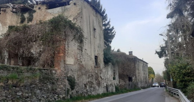 “Salviamo Fabbrica Durini”: via alla raccolta firme per demolire le case fatiscenti