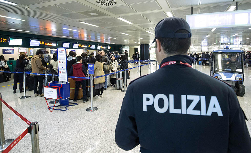 Sequestrati 23 chili di marijuana in aeroporto, arrestati tre corrieri