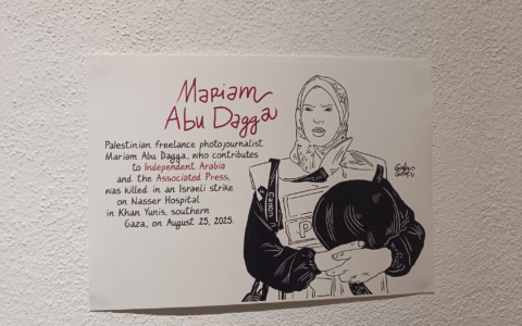 «Ti lascio un solo incarico amore mio…» Esposta nella Pigna l’ultima lettera al figlio di una giornalista morta a Gaza