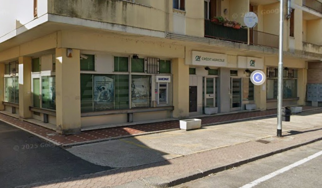 Torna a colpire la “banda della marmotta”, nella notte esplode il Bancomat della Crédit Agricole