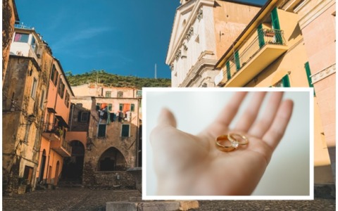 Trova due anelli d’oro in piazza a Taggia, cerca la proprietaria attraverso Facebook e glieli restituisce