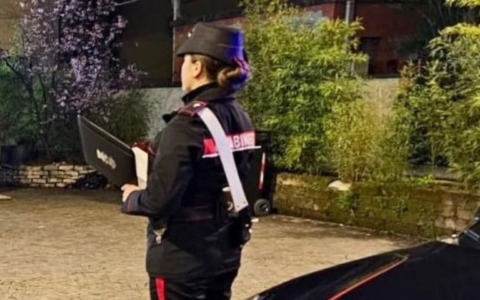 Trovato con droga e bilancino nella propria abitazione anche se è agli arresti domiciliari