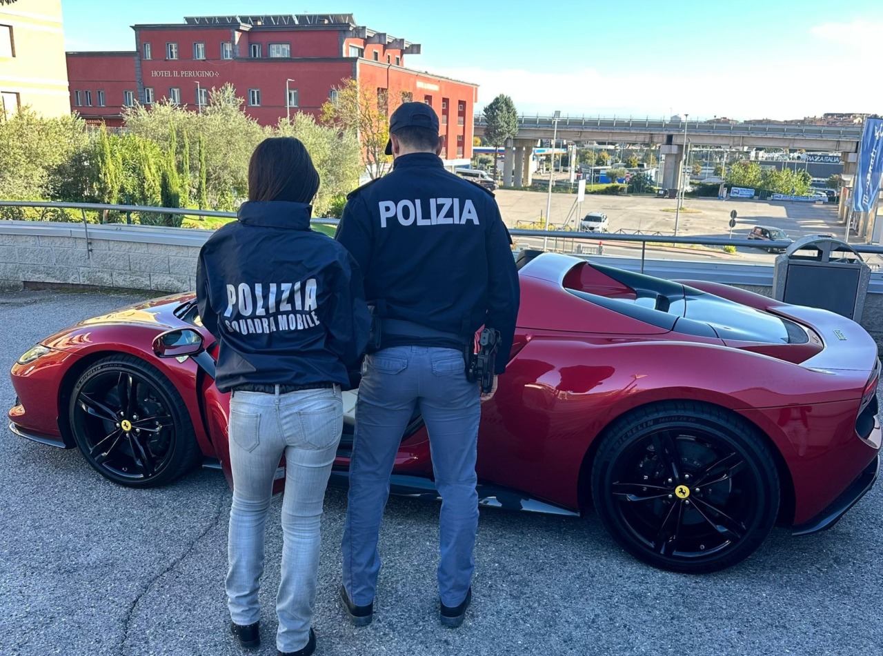 Truffa da 165mila euro per una Ferrari: tra i sette denunciati anche un uomo di Lecco