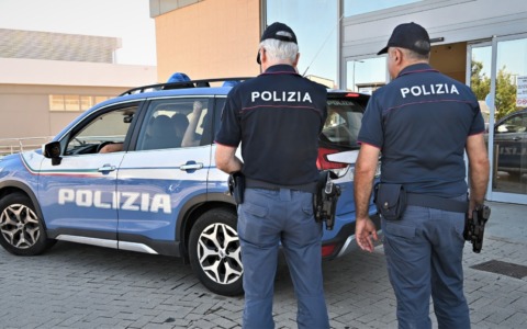 Ubriachezza molesta, armi e bivacchi nel centro storico: emessi quattro Daspo urbani e un foglio di via