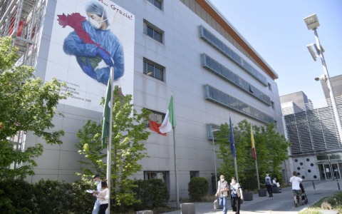 Uil contro la delibera sulla sanità lombarda: «Crea corsie preferenziali: chi non può permetterselo, aspetta»