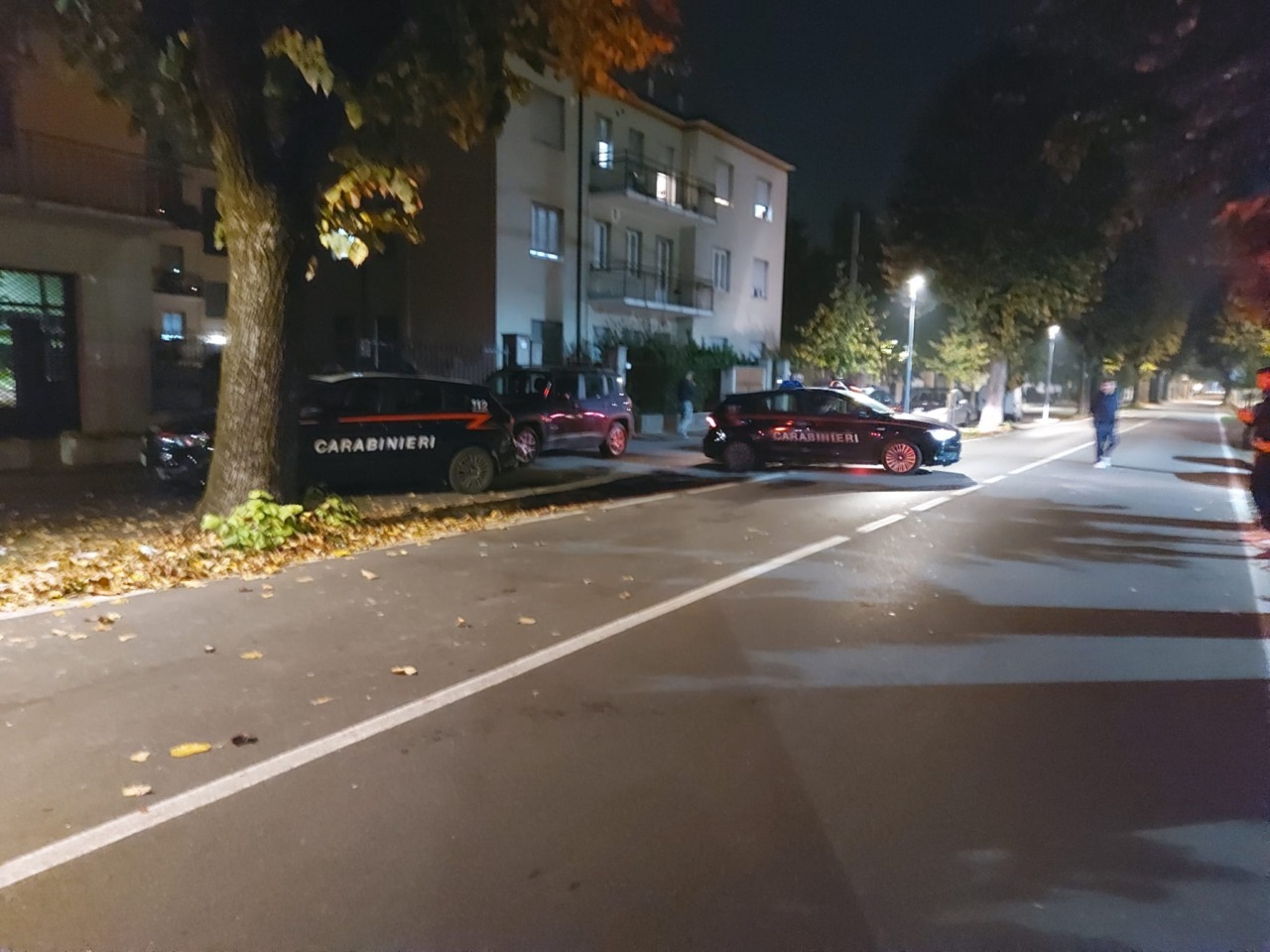 Accoltellato in un bar a Treviglio: 44enne gravissimo. Ancora in fuga l’aggressore
