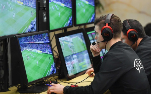 VAR esteso e fuorigioco rivisto: le novità in arrivo dall’IFAB