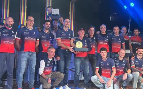 Velo Club Vercelli: alla kermesse di Carpignano la gioia per il 6° titolo di squadra all’Alpi Challenge