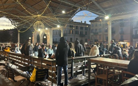 Venerdì 31 a Intra inaugura la pista di pattinaggio