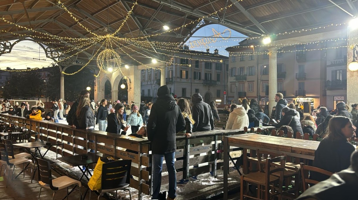 Venerdì 31 a Intra inaugura la pista di pattinaggio