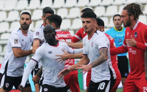 Zenti para tutto e per la Pro Vercelli arriva il primo pari: con la Giana Erminio è 0-0