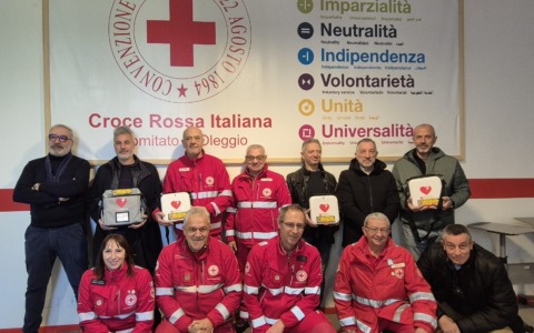3 defibrillatori donati alla Cri di Oleggio in memoria di Ennio Tripodi
