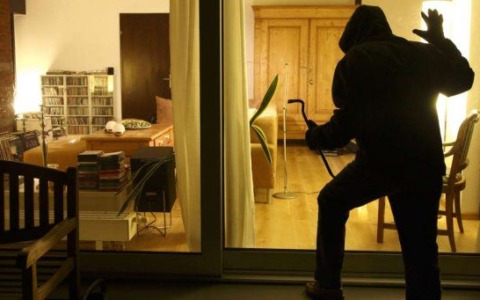 A Camporosso e in vallata è caccia al ladro