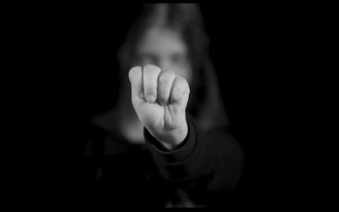 Accusato di violenza sessuale su una 17enne si suicida in carcere, l’avvocato: “Andava sorvegliato”