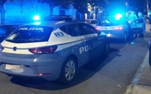 Adescato da una ragazza sui social, viene pestato e rapinato dal branco