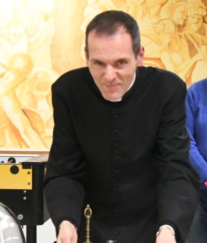 Aggredito per il rimprovero a un fedele che fumava in chiesa, don Ferrua: “Un gesto spropositato”