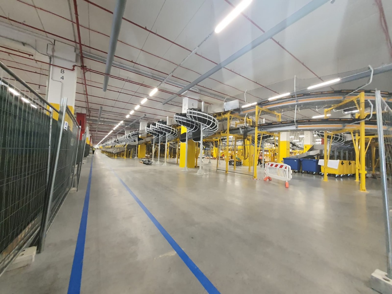 Amazon sotto indagine per presunto contrabbando: sequestrati migliaia di prodotti nello stabilimento di Cividate