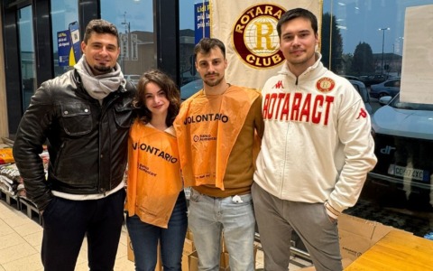 Anche quest’anno, Rotaract Sant’Andrea e Rotaract Vercelli hanno aderito alla Giornata Nazionale della Colletta Alimentare