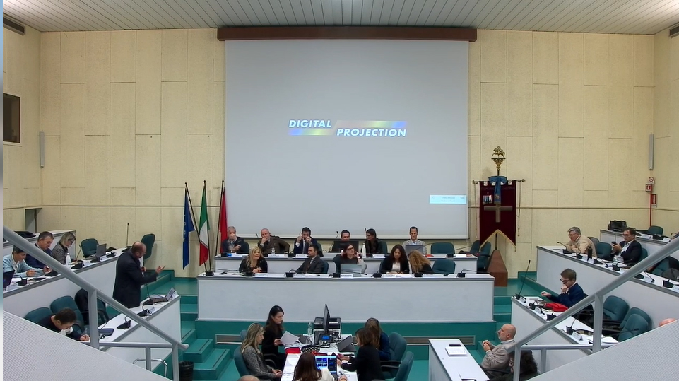 Ancona. “Femminicidi sono soltanto omicidi”. Bufera sulla frase della consigliera comunale FdI