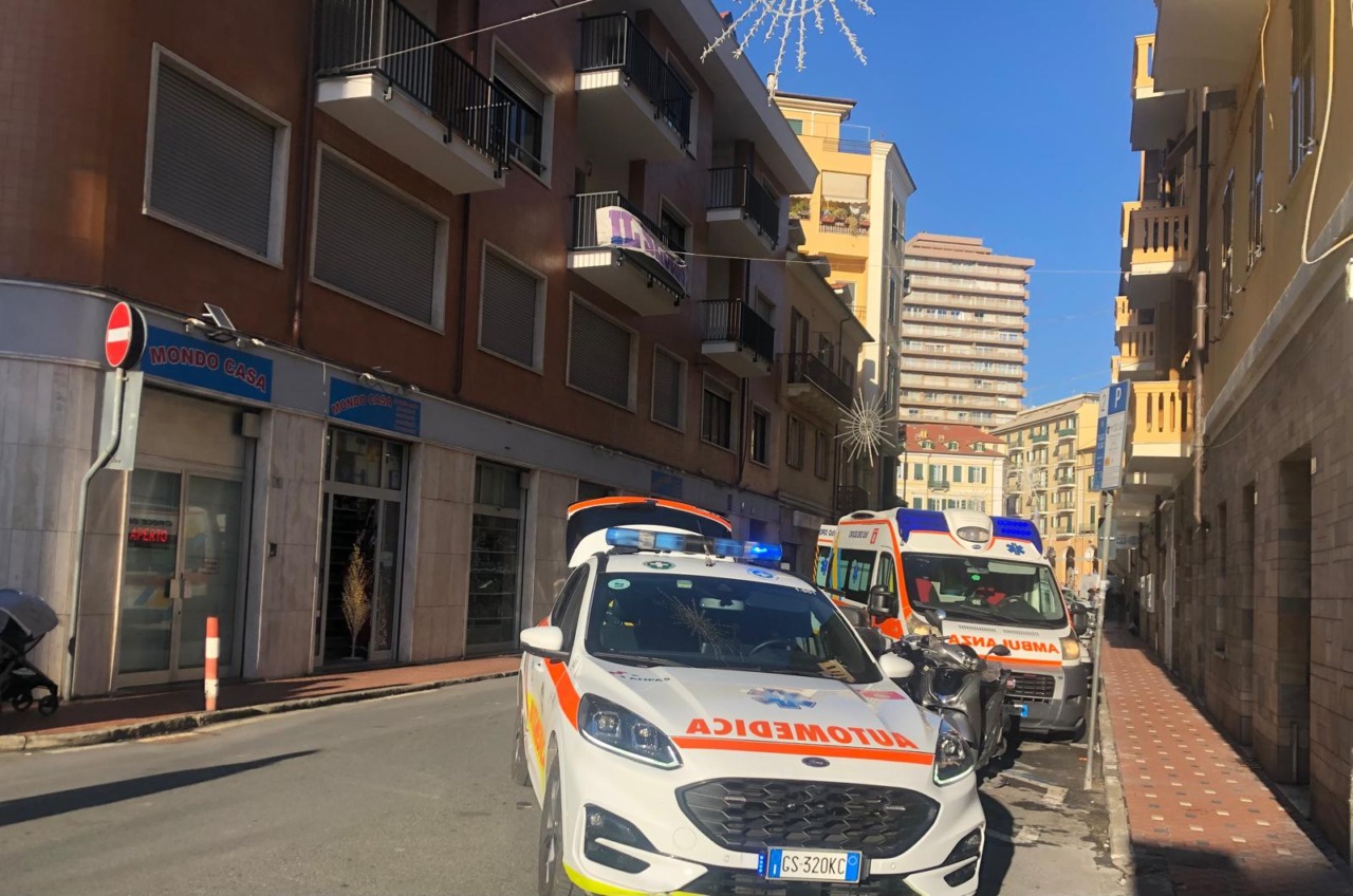 Anziano travolto sulle strisce da auto pirata