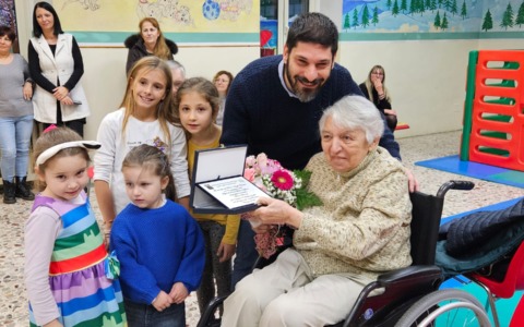 Asilo «Carletti», consegnata una targa a Mariuccia Squara