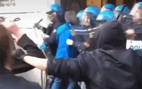 Assalto al municipio di Lecco, il Prc: “La responsabilità è di chi ha consentito lo svolgimento della commemorazione fascista”