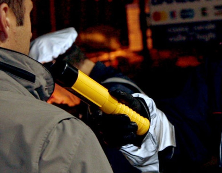 Automobilista talmente ubriaco… che non riesce a parcheggiare