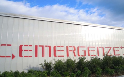 Autotrasportatore di 65 anni morto a Ghisalba: schiacciato da un cavalletto metallico di 5 quintali