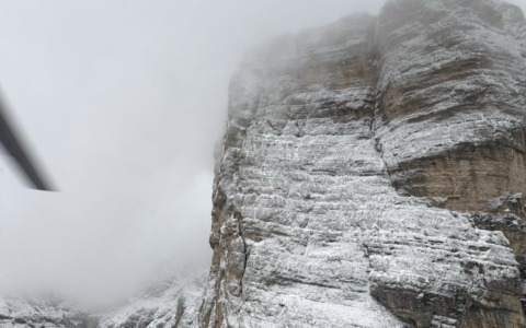 Basejumper finlandese disperso sulla Busazza: ricerche sospese per il maltempo, si riparte domani