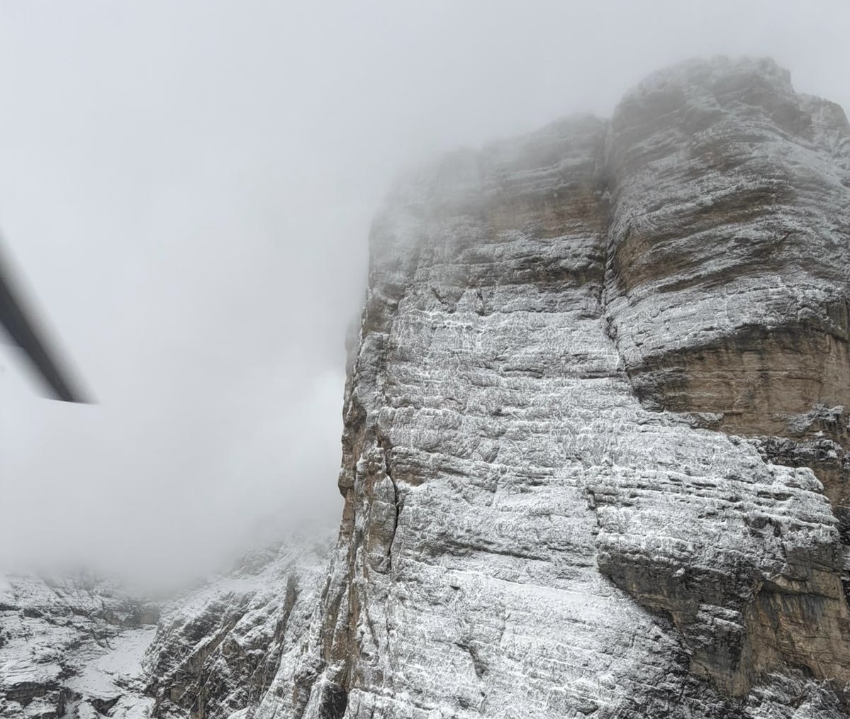 Basejumper finlandese disperso sulla Busazza: ricerche sospese per il maltempo, si riparte domani