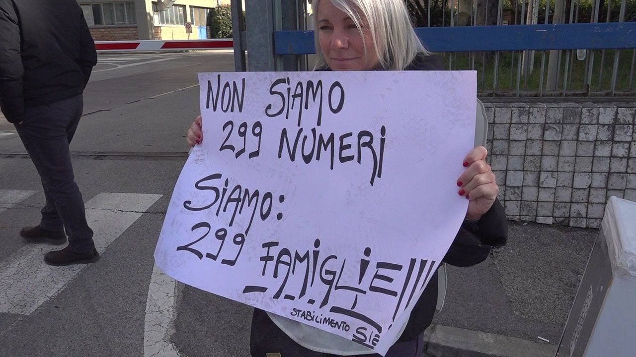 Beko, chiudono definitivamente i cancelli dello stabilimenti di via Toselli