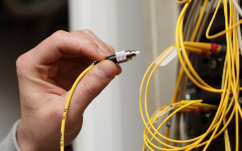 Blackout digitale nel cuore della città: attività commerciali in crisi