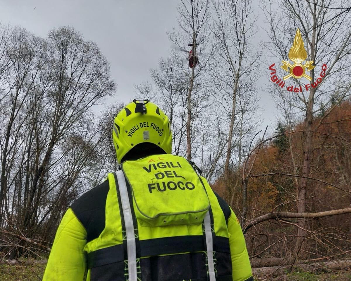 Bloccati nel torrente per innalzamento acque, recuperati 2 ragazzi