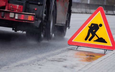 Canera, cantiere fermo e frustrazione crescente: la passerella pedonale attende il completamento