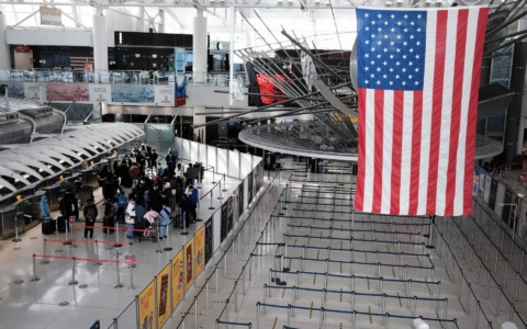 Caos nei cieli USA, con lo shutdown oltre 5.000 voli cancellati o in ritardo