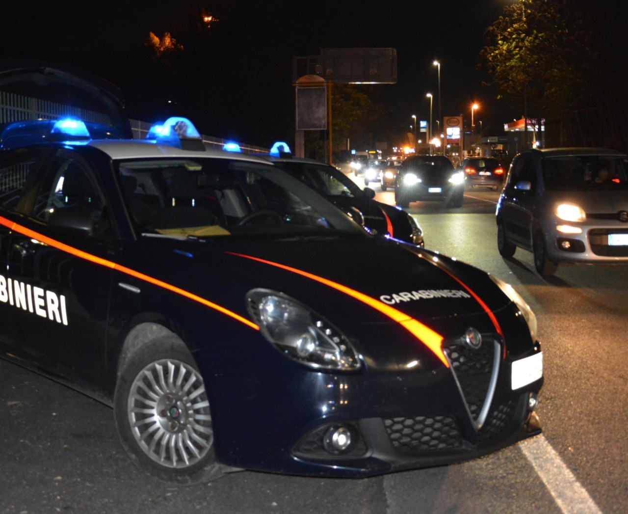 Carabinieri ostacolati durante i rilievi per un incidente stradale, quattro denunciati