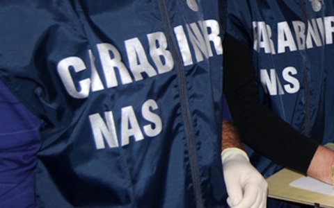 Chiuso il bar: trovata una pistola e un “laboratorio” per produrre Lsd