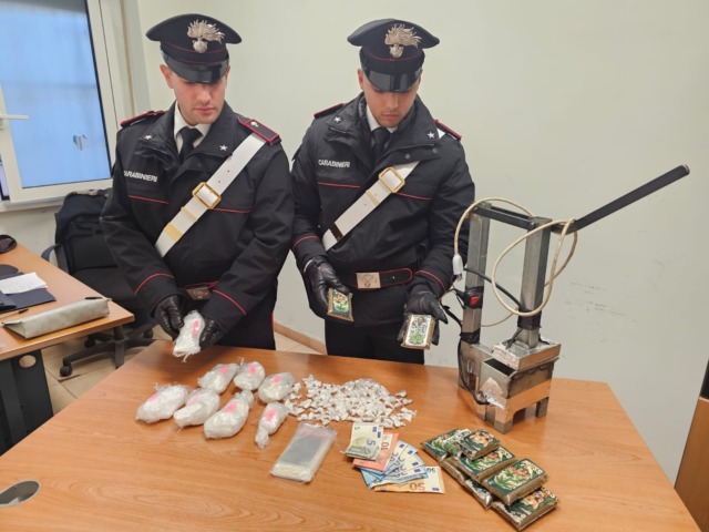 Cocaina, hashish ed eroina, arrestati dai Carabinieri un uomo ed una donna