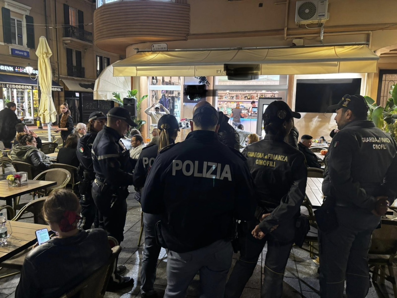 Controlli straordinari della Polizia di Stato a Ventimiglia: oltre 130 persone identificate e 10 mila euro di sanzioni