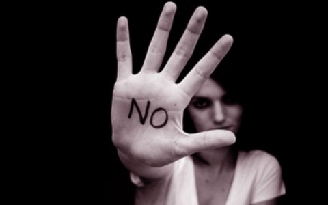 Controllo, abusi e stereotipi: studio (anche Pavese) svela forme di tolleranza verso la violenza sulle donne